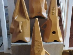 Komatsu P0200TL bucket teeth